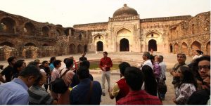 'अकबर' उपन्यास के लेखक शाज़ी ज़माँ के साथ मुगल दरबार से जुड़े कुछ एतिहासिक स्थलों की यात्रा