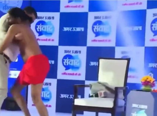 बाबा रामदेव का अमर उजाला संवाद में कुश्ती वाला वीडियो वायरल